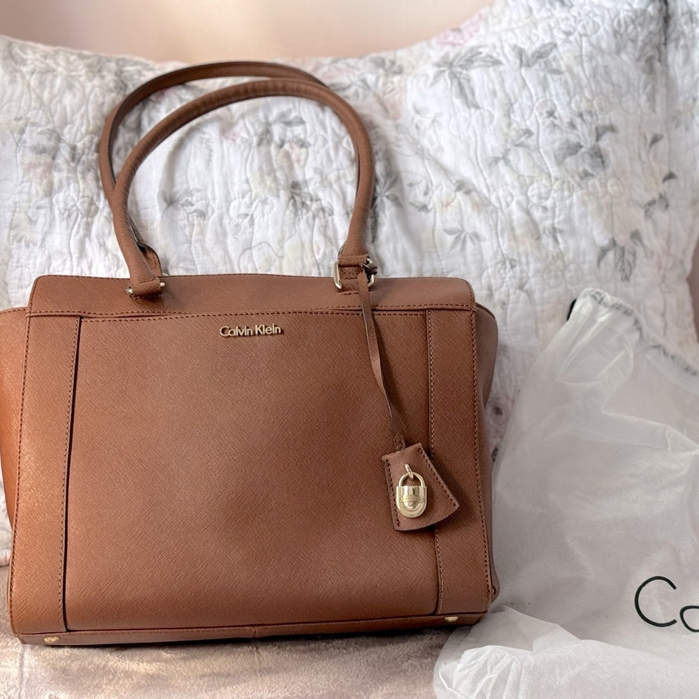 Calvin Klein - nicely structured large tote in cognac.